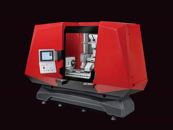 在使用車銑復合機時應嚴格按照以下規(guī)定操作